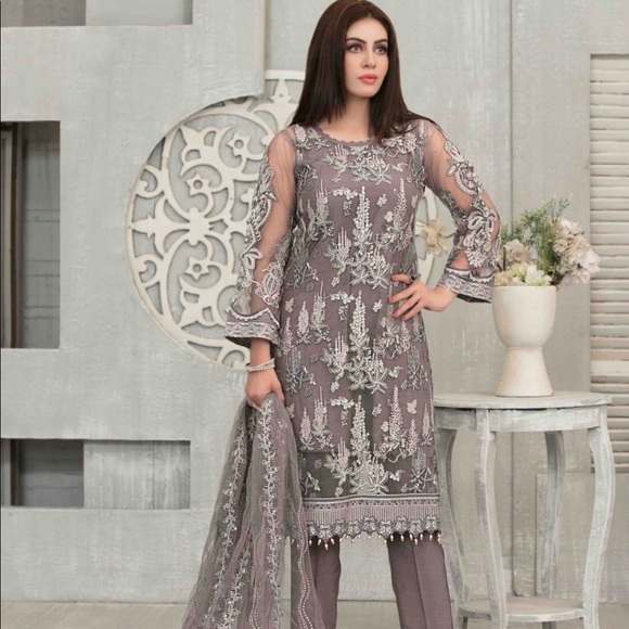 Pakistani Salwar suit available in small and medium size . - Picture 1 of 6